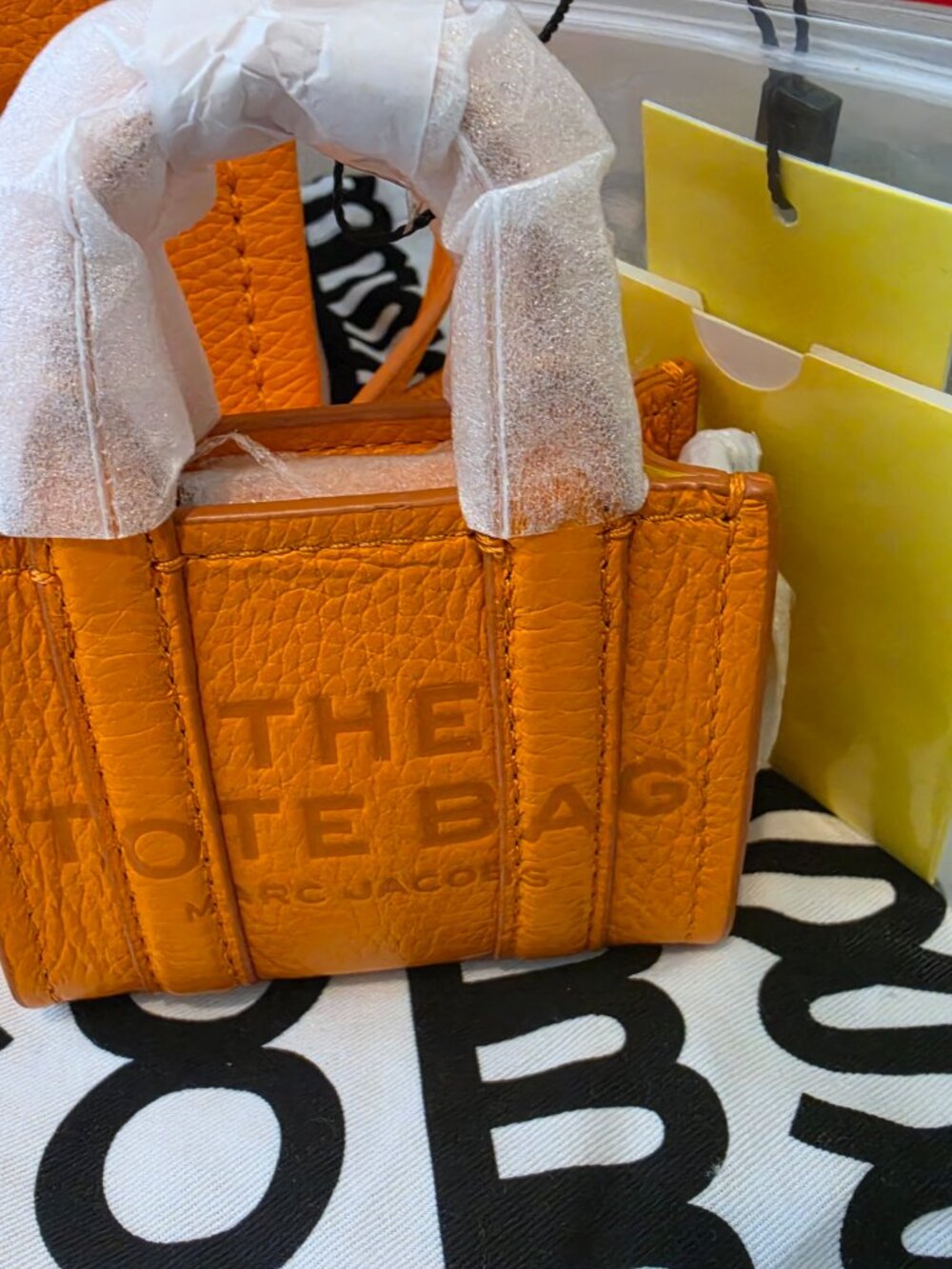 Marc Jacobs Small Leather Orange Tote Crossbody w/ Matching wallet & Tote Charm - Picture 8 of 11
